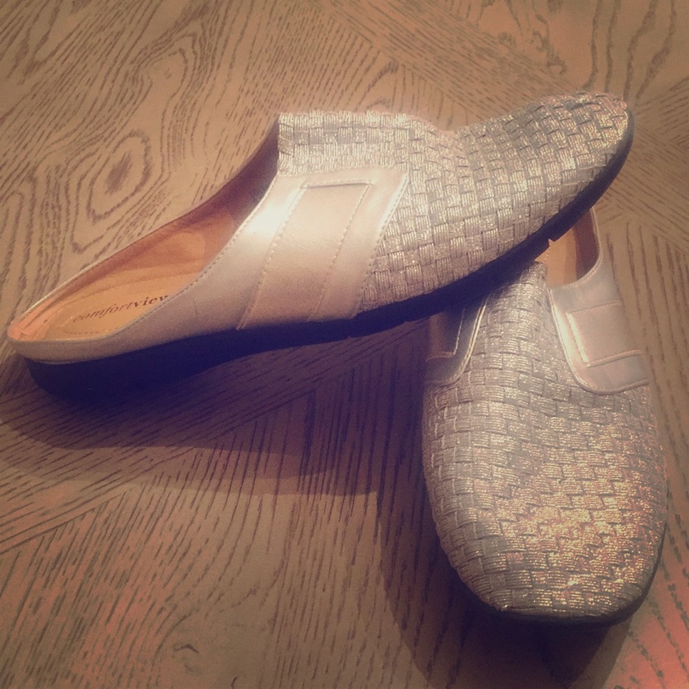Silver woven ComfortView Lola mules- Sz-8.5